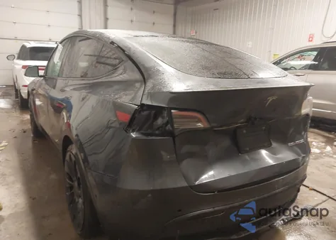 2022 Tesla Model Y Performance Dual Motor All-Wheel Drive z USA, uszkodzony, nr VIN 7SAYGDEF7NF455474